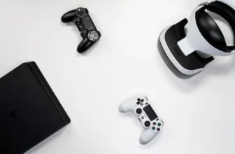 foto de videogame em fundo branco.